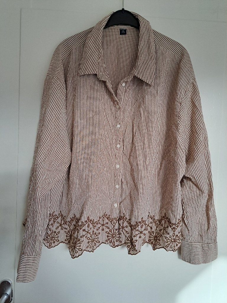 Mooie blouse met broderie van Kiabi (valt als 46/48/XXXL), Verzenden, Beige, Maat 46/48 (XL) of groter, Zo goed als nieuw