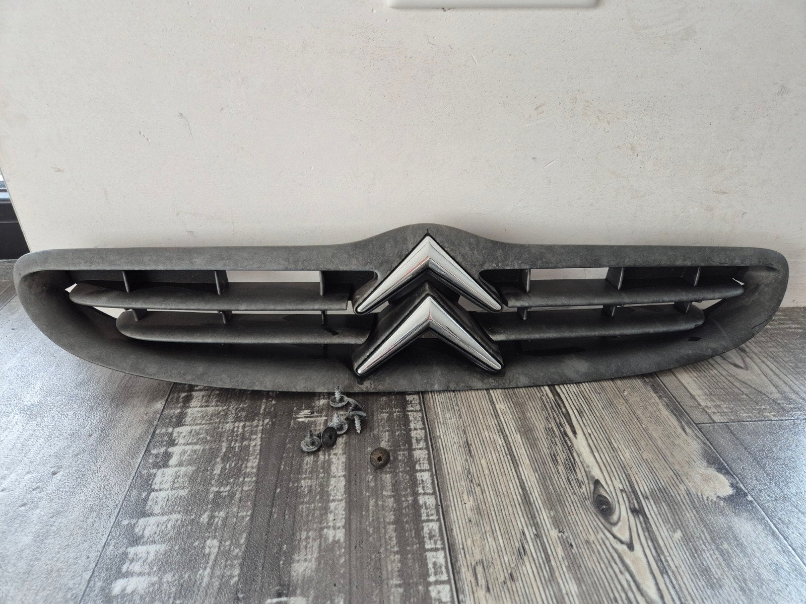 Grille Citroën Saxo originele uitgave met schroefjes, Gebruikt, Citroën, Voor, Ophalen of Verzenden