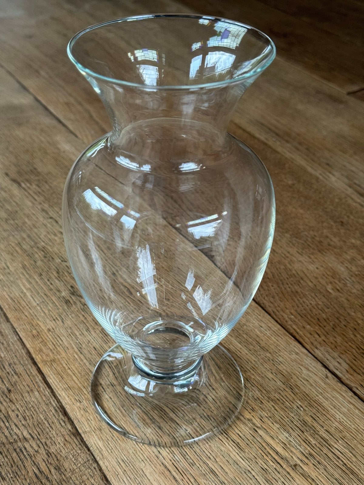 Glazen amfora vaas op voet (22,5 cm hoog) – zandloper model, Ophalen of Verzenden, Op voet, Glas