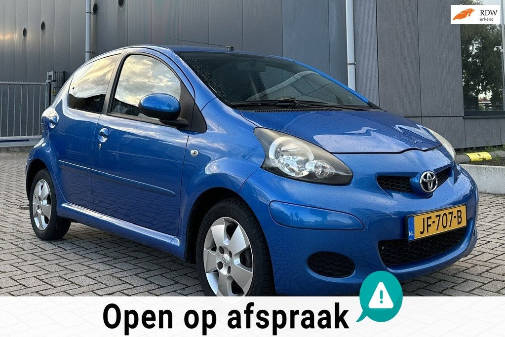 Toyota Aygo 1.0-12V Access / 5-deurs / Airco / Parkeersensor, Auto's, Voorwielaandrijving, Stof, Gebruikt, Zwart