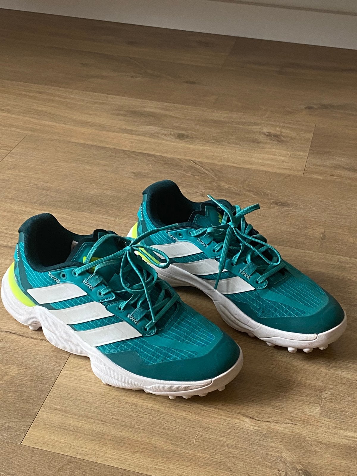 Adidas hockeyschoen mt 40 2/3 Adipower 3 als nieuw, Ophalen of Verzenden, Zo goed als nieuw, Schoenen