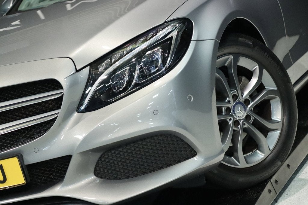 Mercedes-Benz C-klasse 180 / SCHUIFDAK / CAMERA / NAP / STOE, Automaat, Leder en Stof, Bedrijf, 19 km/l