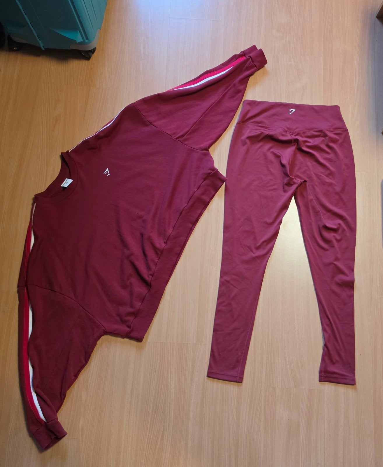 Gymshark sportset: rode legging (XL) en trui (XXL), Kleding | Dames, Gymshark, Ophalen