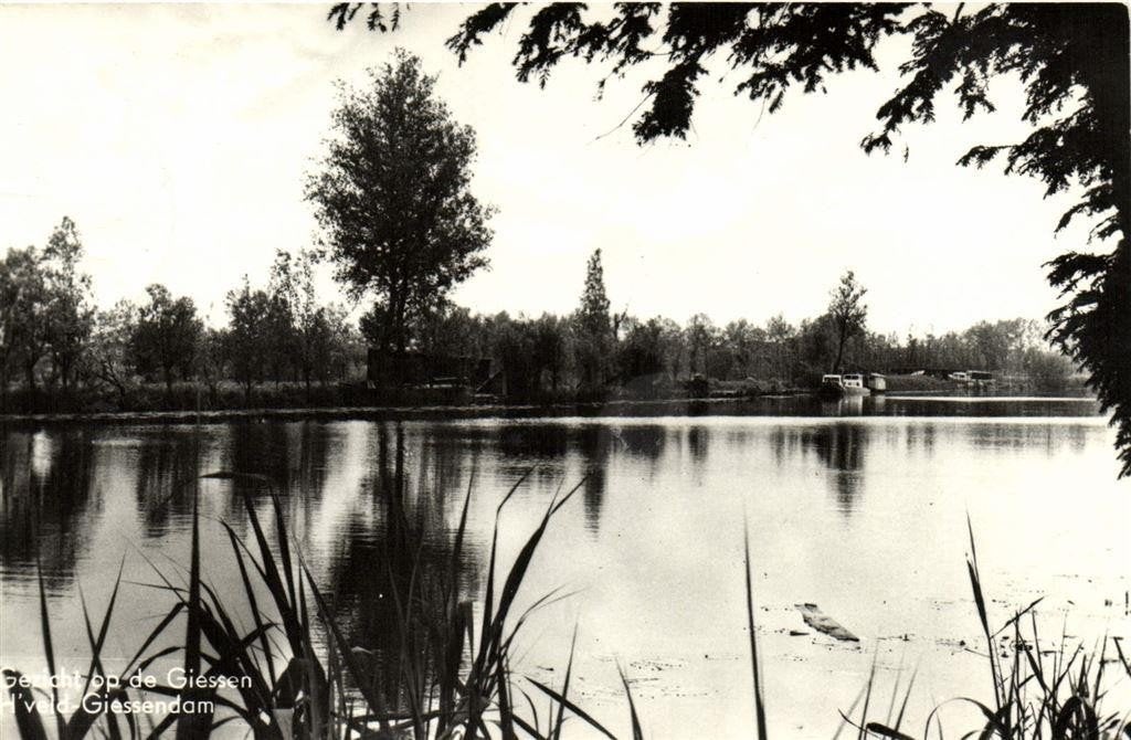 Gezicht op de Giessen, Hveld-Giessendam - 1985 gelopen, Verzamelen, Ophalen of Verzenden, 1980 tot heden, Gelopen, Zuid-Holland