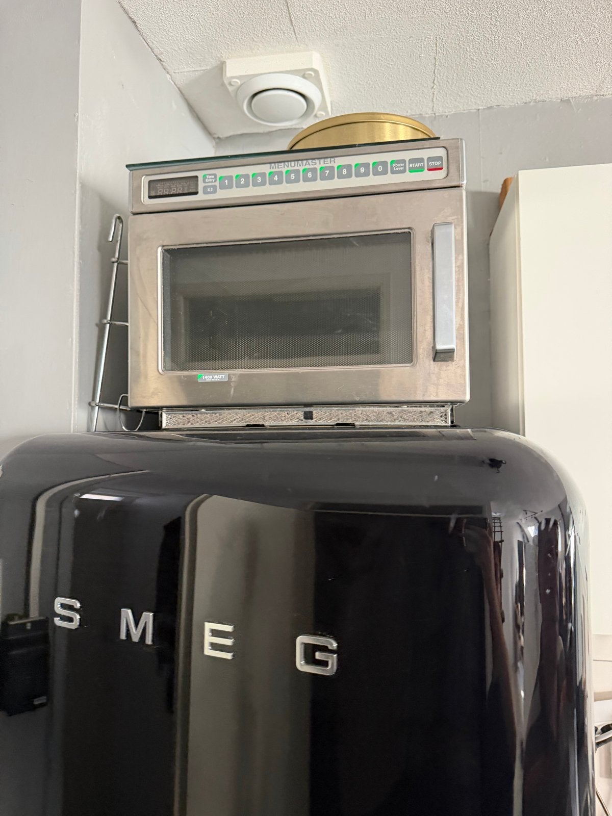 Professionele Menumaster Magnetron 1400 Watt, Ophalen, Gebruikt, Magnetron, 45 tot 60 cm