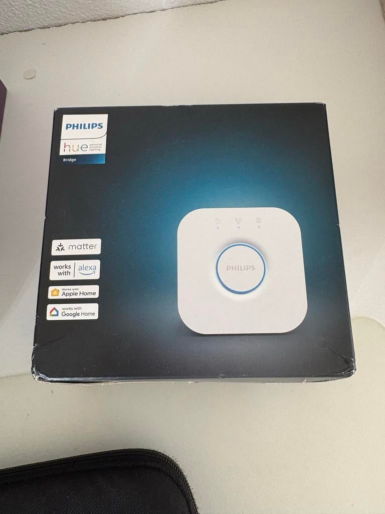 Philips Hue Bridge (wit) + 2x Play Light Bar, Ophalen of Verzenden, Nieuw