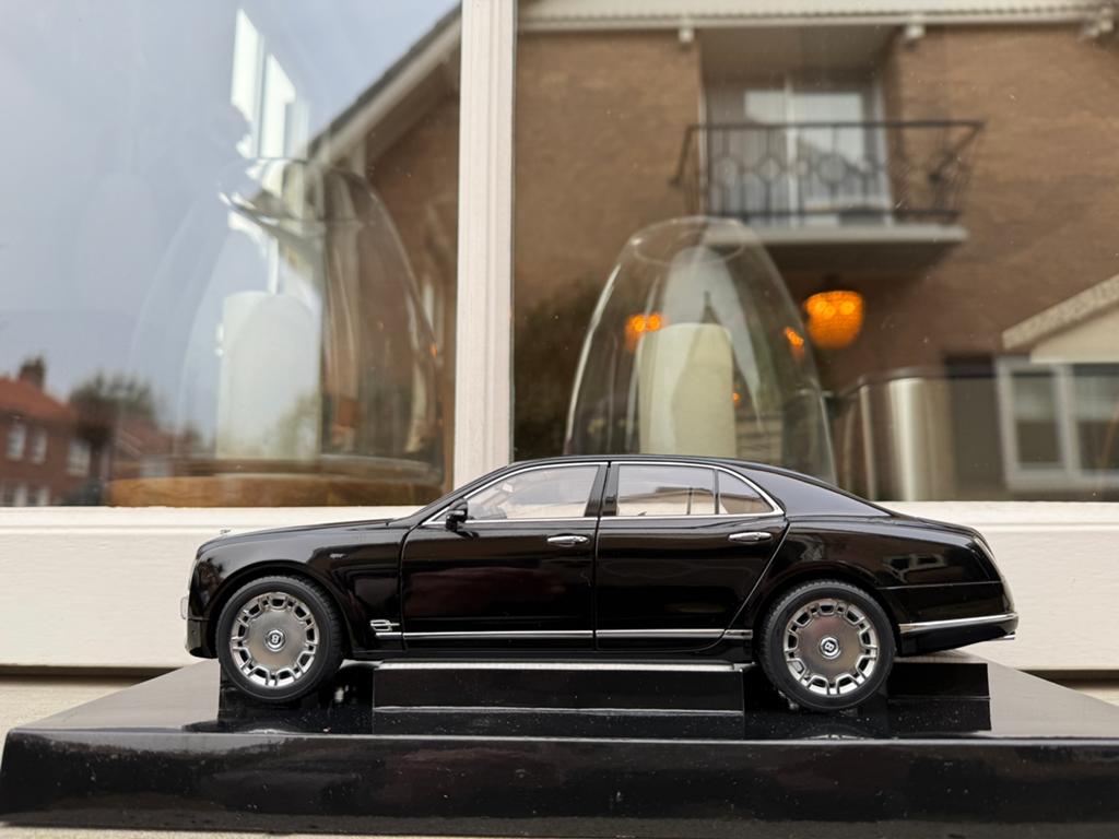 1:18 Bentley Mulsanne zwart 2010 Minichamps 100 139900, Hobby en Vrije tijd, Modelauto's | 1:18, Minichamps, Auto, Ophalen of Verzenden