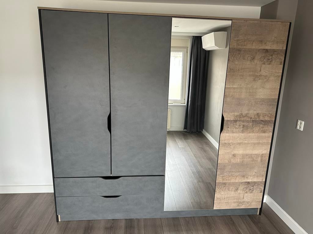 Mooie Meubella kledingkast - 215x204x55 cm, Ophalen, 200 cm of meer, Zo goed als nieuw, Met lade(s)