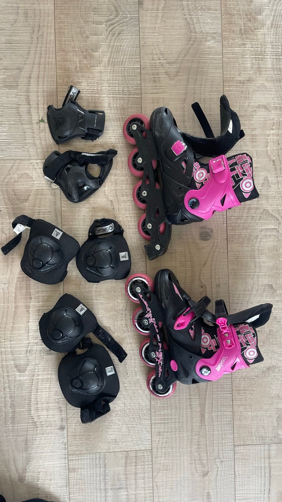 Roze/zwarte skeelers met beschermset, Sport en Fitness, Schaatsen, Ophalen, Gebruikt, Overige typen, Overige merken