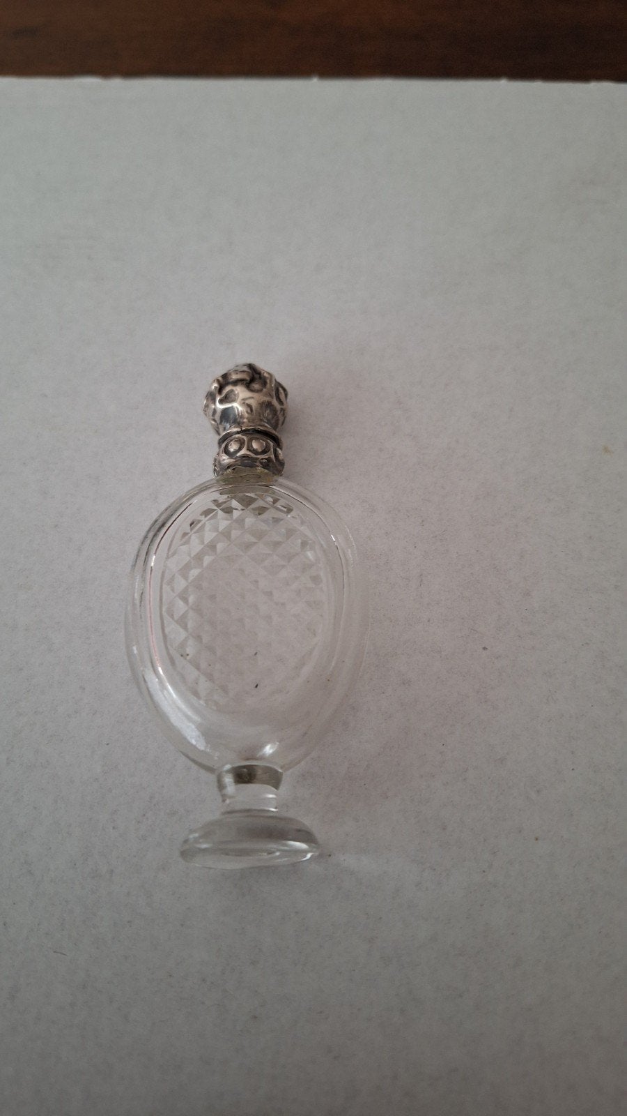 Antieke parfumflesje met zilveren dop, Ophalen of Verzenden