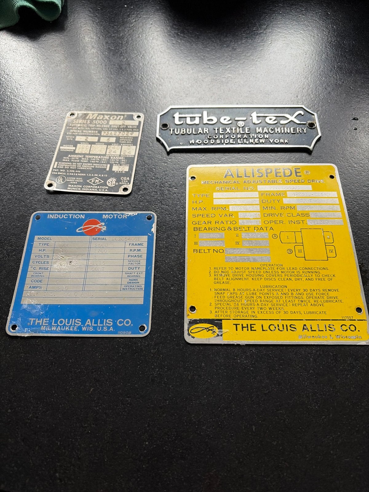 Vintage Industriële Naamplaatjes - Maxon, Tube-Tex, Louis Al, Antiek en Kunst, Ophalen of Verzenden