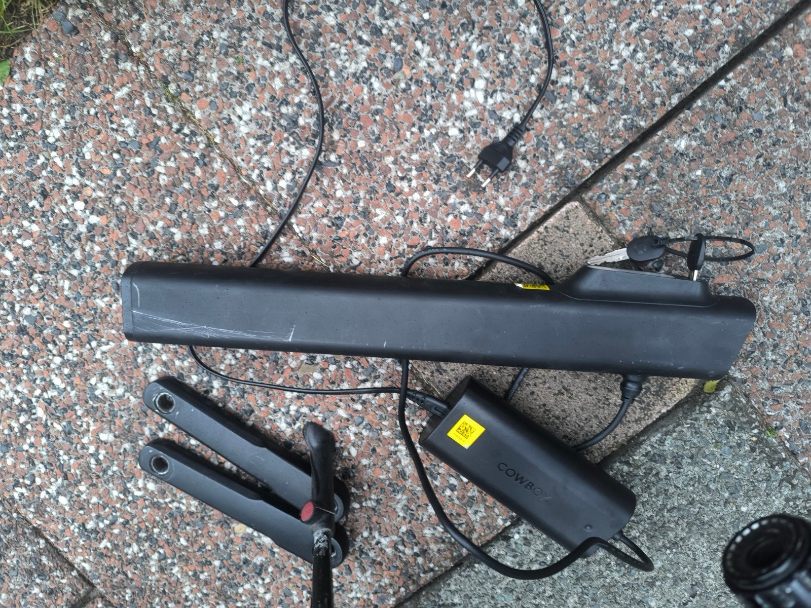 Cowboy accu {2 sleutels)en oplader in goed staat, Fietsen en Brommers, Ophalen