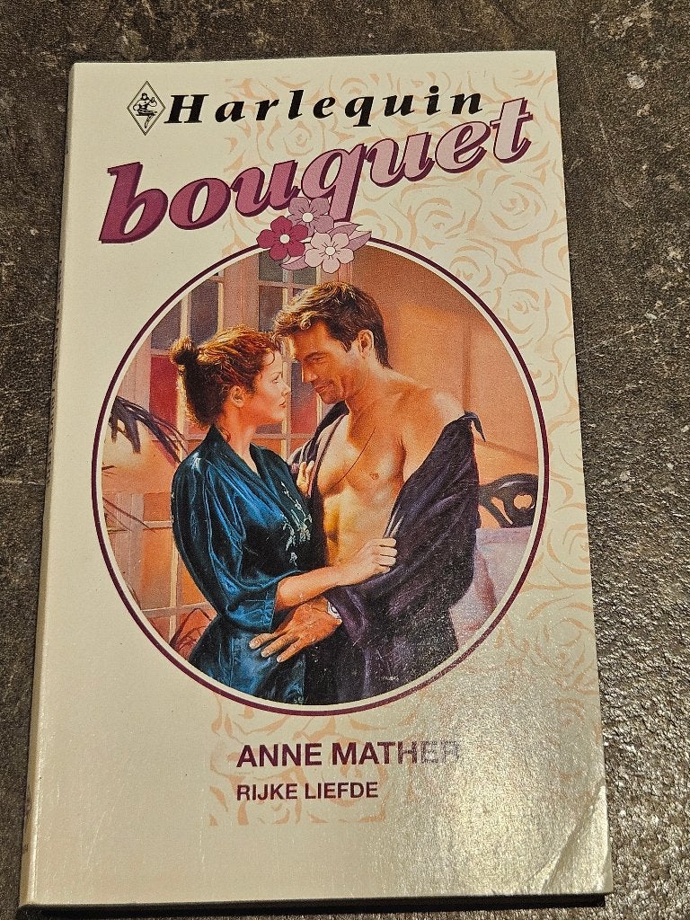 Harlequin Bouquet - Rijke Liefde, Ophalen of Verzenden, Zo goed als nieuw