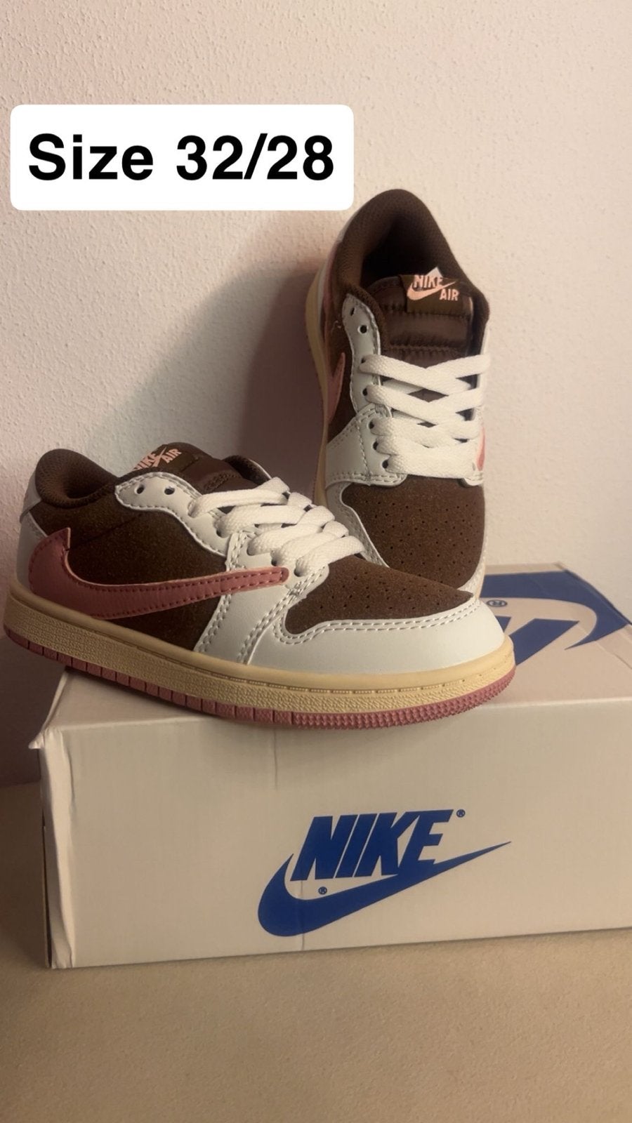 Travis Scott Sneakers - Maten 32 & 28 - Ophalen/Verzenden, Kinderen en Baby's, Ophalen of Verzenden, Zo goed als nieuw, Jongen of Meisje