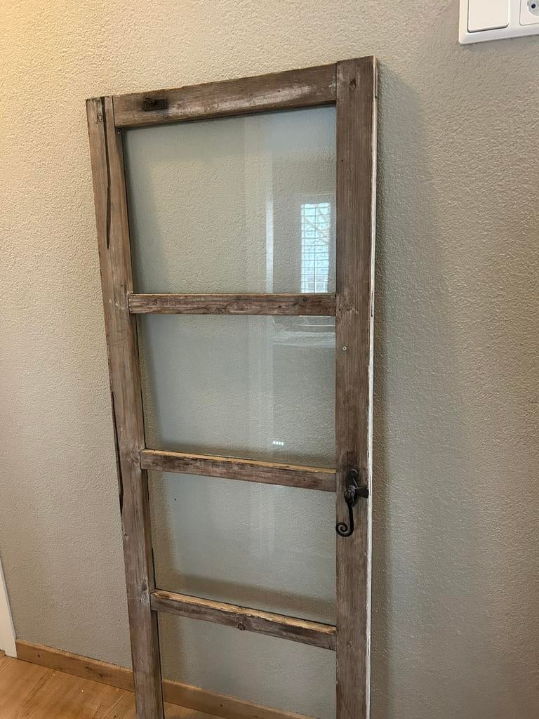 Brocante/ antieke decoratie venster, Ophalen