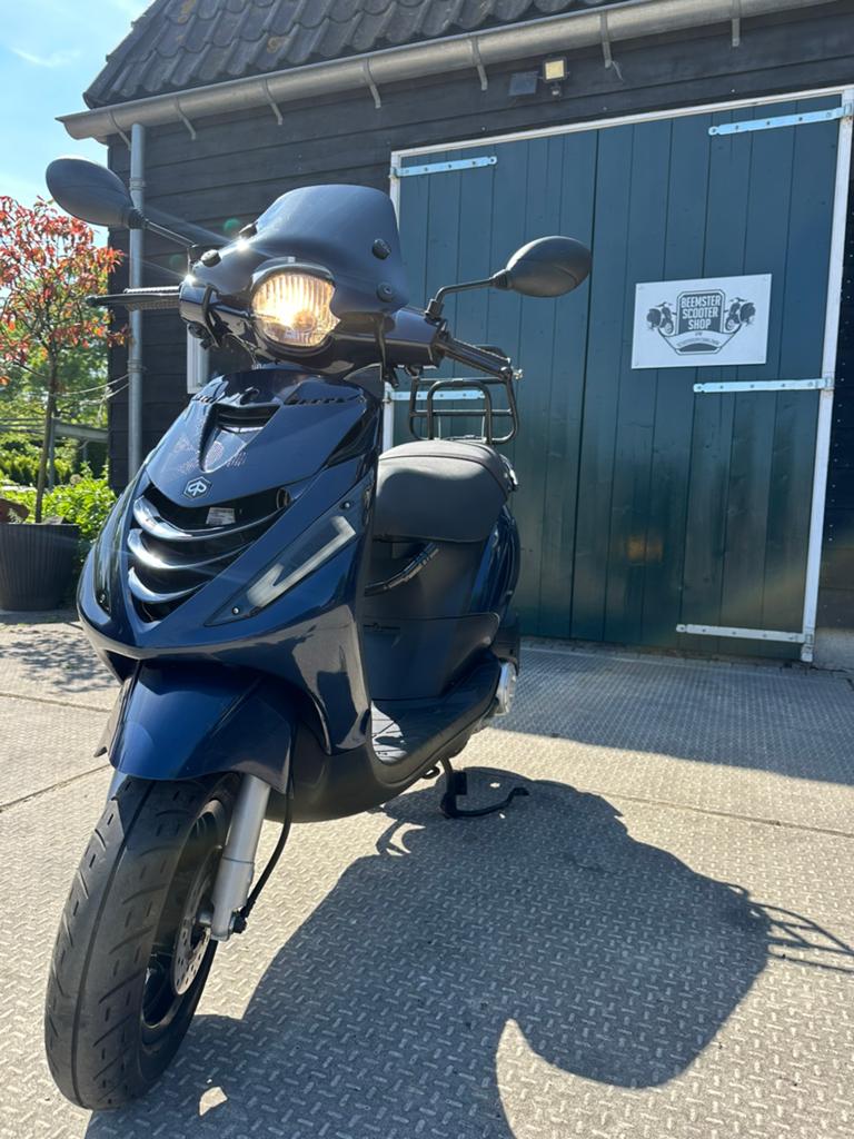 Pareltje! Als nieuwe Piaggio Zip | Full option LED Lage KM, Ophalen, Zo goed als nieuw, Benzine