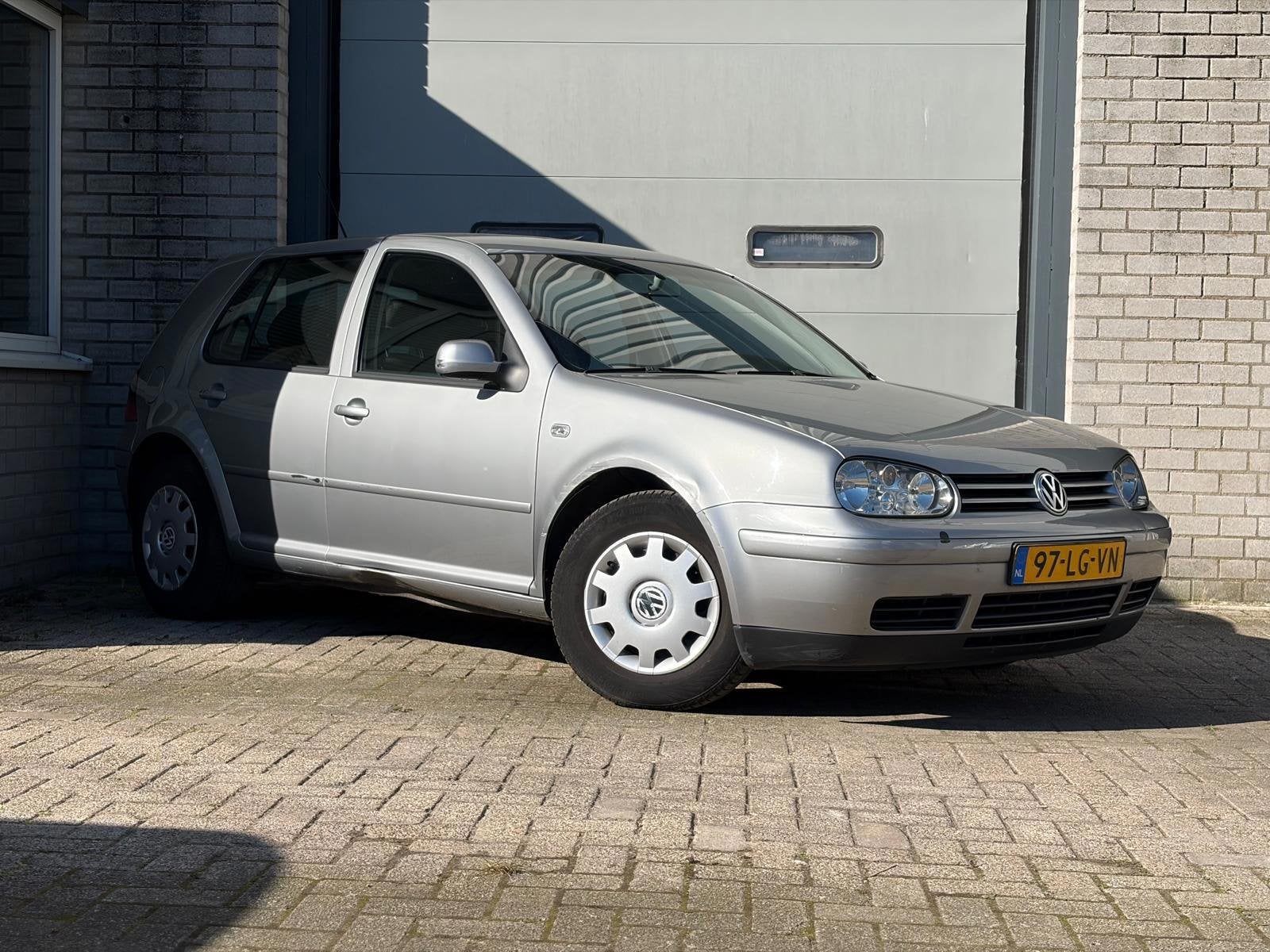 Volkswagen Golf 1.6 Automaat|Airco|Cruise, Auto's, Stof, Gebruikt, 4 cilinders, Grijs