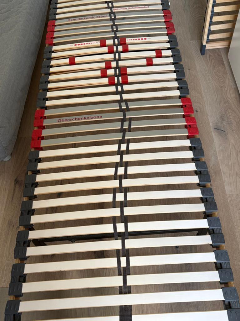 Bed: 2 lattenbodems 80x220 op pootjes, samen 160x220, Ophalen, Tweepersoons