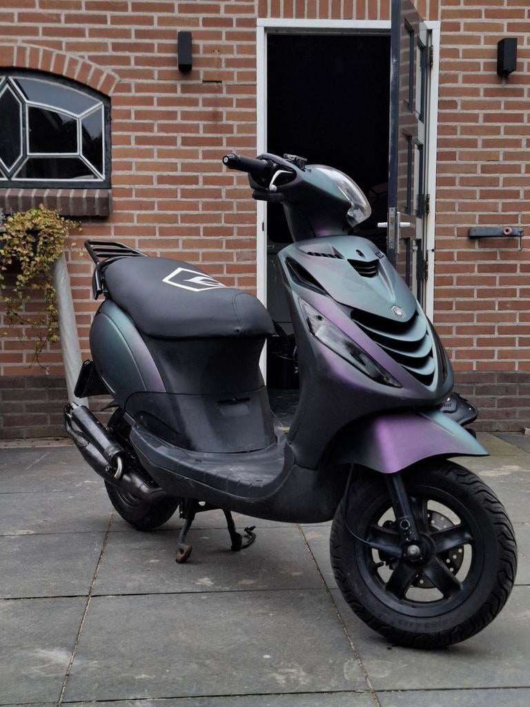 Piaggo Zip 2 takt 70cc, Fietsen en Brommers, Scooters | Piaggio, Ophalen of Verzenden, Zo goed als nieuw, Tweetakt, Zip