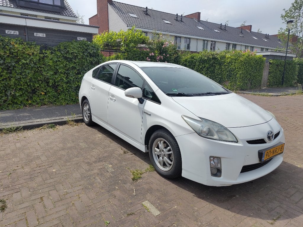 Toyota Prius 1.8 Full Hybrid 136PK Aut 2010 Wit, Auto's, Toyota, Achterwielaandrijving, 4 cilinders, Wit, Origineel Nederlands
