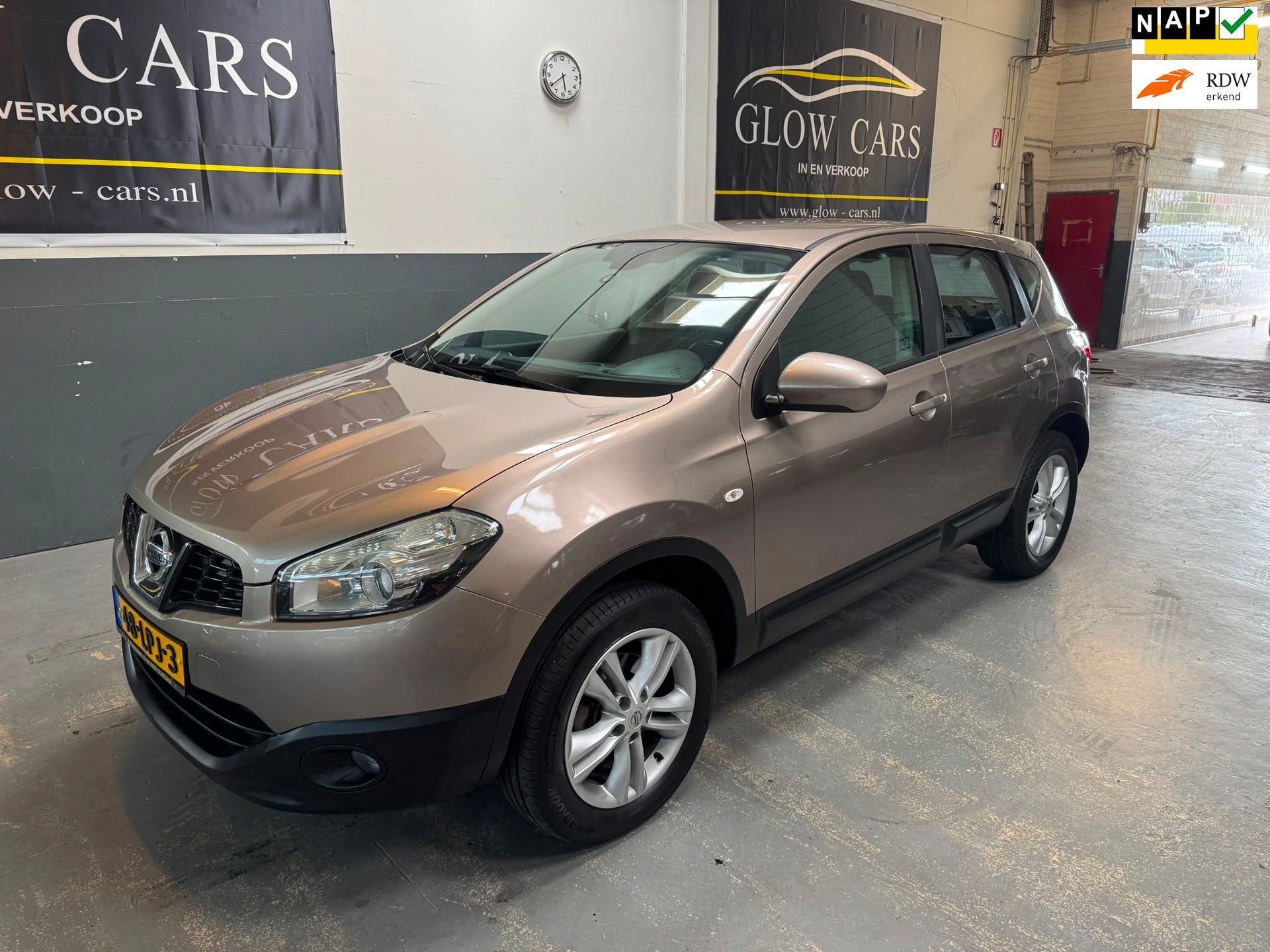 Nissan Qashqai 2.0 Acenta 4WD |AUT|CAMERA|CRUISE|STOEL.VERW|, Auto's, Nissan, Stof, Gebruikt, Zwart, Bruin