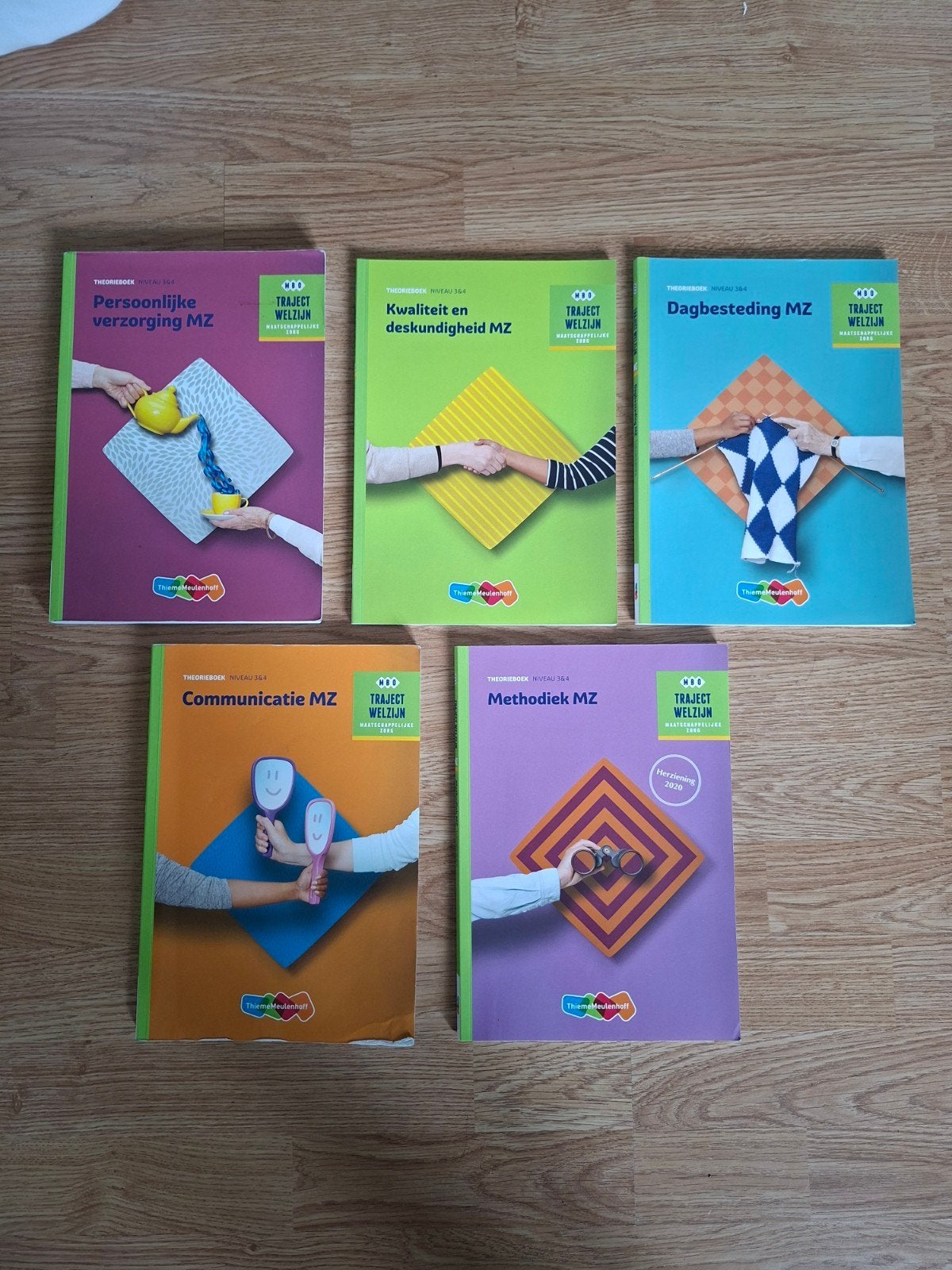 Schoolboeken maatschappelijke zorg, Ophalen of Verzenden, Zo goed als nieuw, Overige niveaus