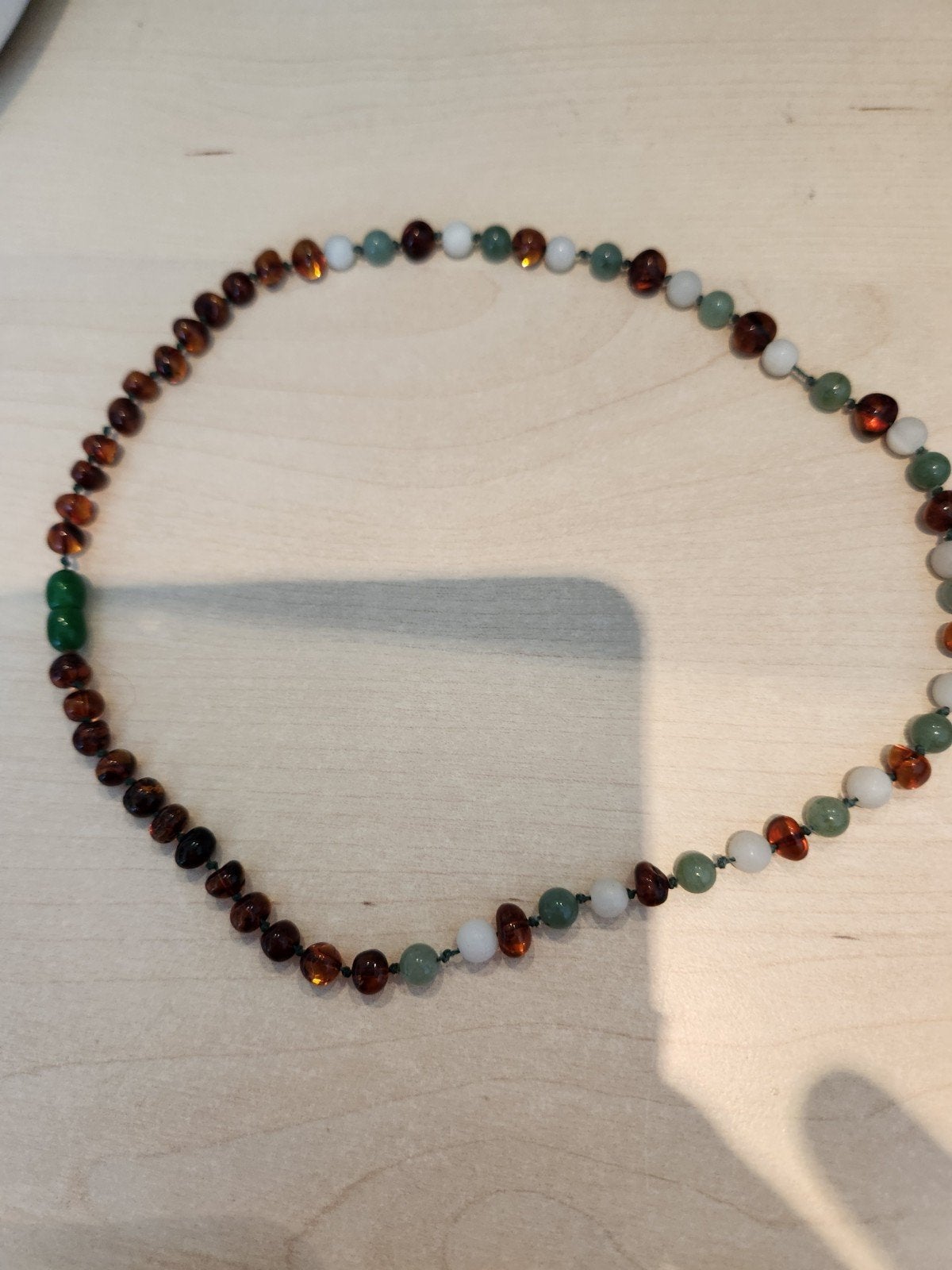 Barnsteen ketting met gekleurde kralen, Bruin, Ophalen of Verzenden, Zo goed als nieuw, Steen of Mineraal