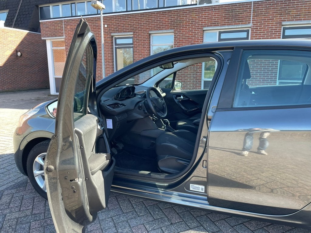 Peugeot 208 Envy 1.2 Vti -Nieuwe katalysator -Climate contr., Voorwielaandrijving, Euro 5, Stof, 1199 cc