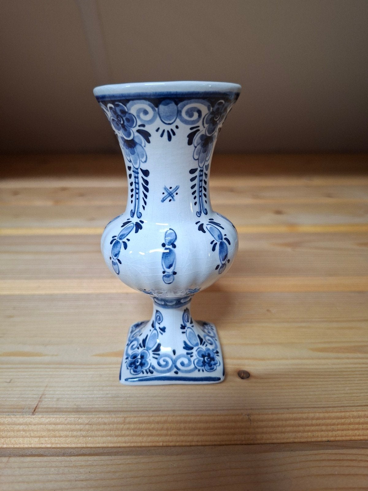 Delfts Blauw vaasje, handgeschilderd, 13 cm hoog, Ophalen