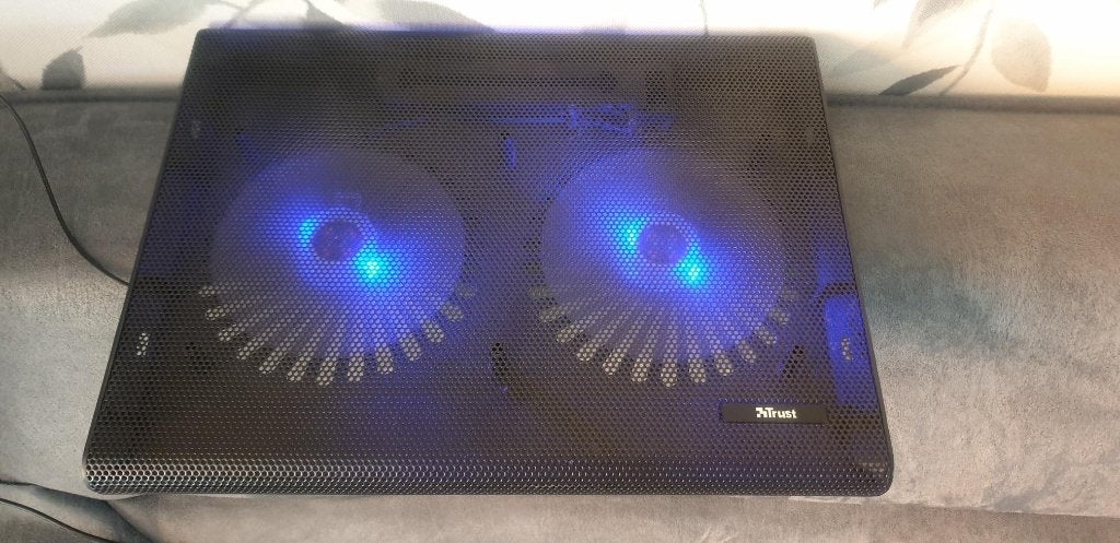 Trust laptop cooler 15,6 inch zgan, Computers en Software, Ophalen of Verzenden, Zo goed als nieuw, 15 inch, 2 tot 3 Ghz