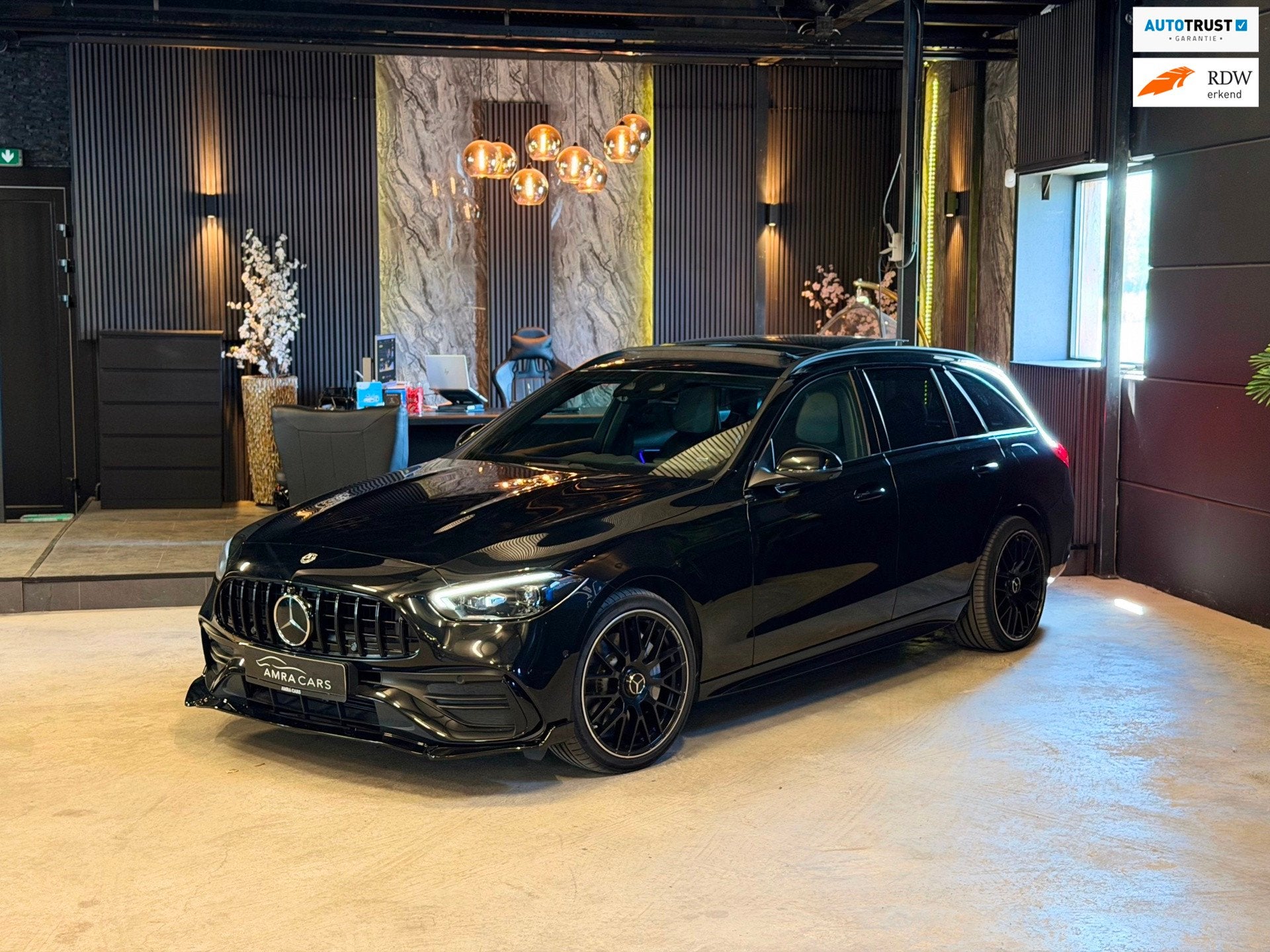 Mercedes-Benz C-klasse Estate 300 e AMG NIGHT|PANO|BURMESTER, Auto's, Automatische klimaatregeling, 4 cilinders, C-Klasse, 5 stoelen