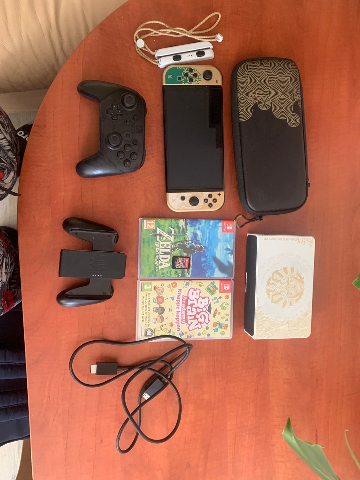Nintendo Switch OLED Zelda TotK Special Edition, Ophalen, Zo goed als nieuw, Met 1 controller, Switch OLED