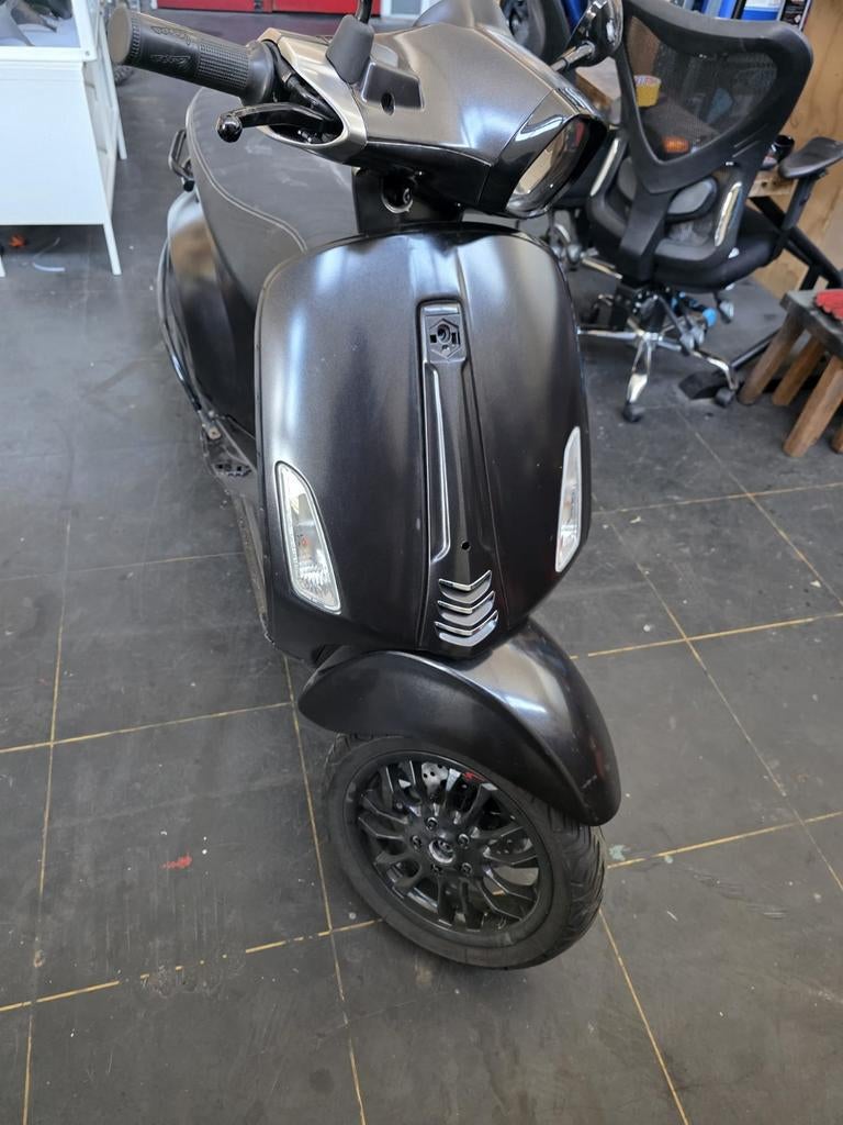 Vespa sprint snor wok 2014, Fietsen en Brommers, Ophalen, Zo goed als nieuw, Benzine
