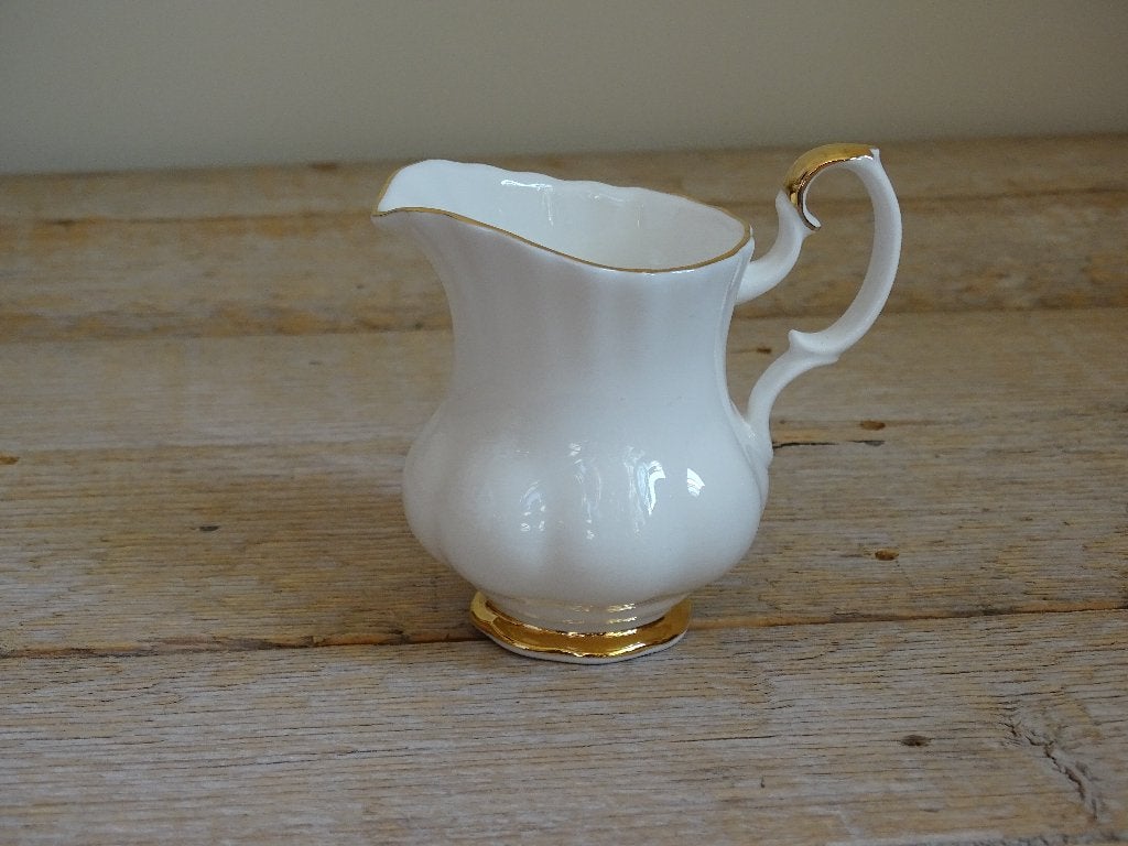 Servies, Engels, Royal Albert VAL D'OR, zo goed als nieuw, Ophalen of Verzenden