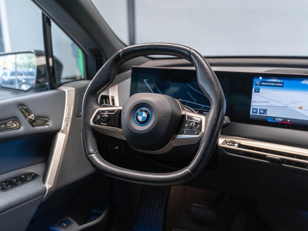 BMW iX xDrive40 High Executive 77 kWh M Pano ACC 360° H&K, Auto's, BMW, Automaat, Gebruikt, Zwart, 416 km