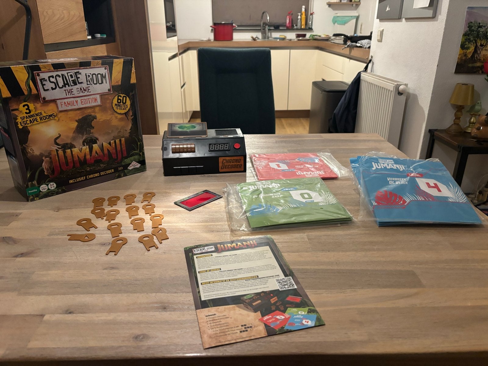 Escape Room The Game Jumanji Family Edition, Drie of vier spelers, Ophalen of Verzenden, Zo goed als nieuw
