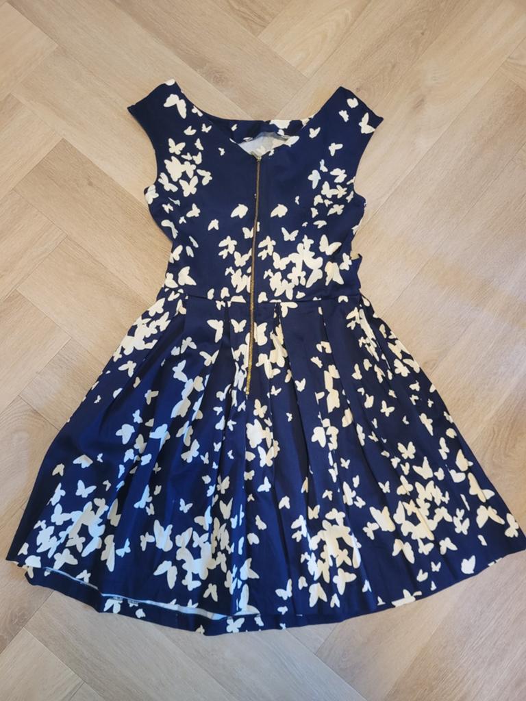 Feestelijke jurk - blauw met witte vlinders - maat S, Kleding | Dames, Jurken, Maat 38/40 (M), Blauw, Ophalen of Verzenden, Zo goed als nieuw