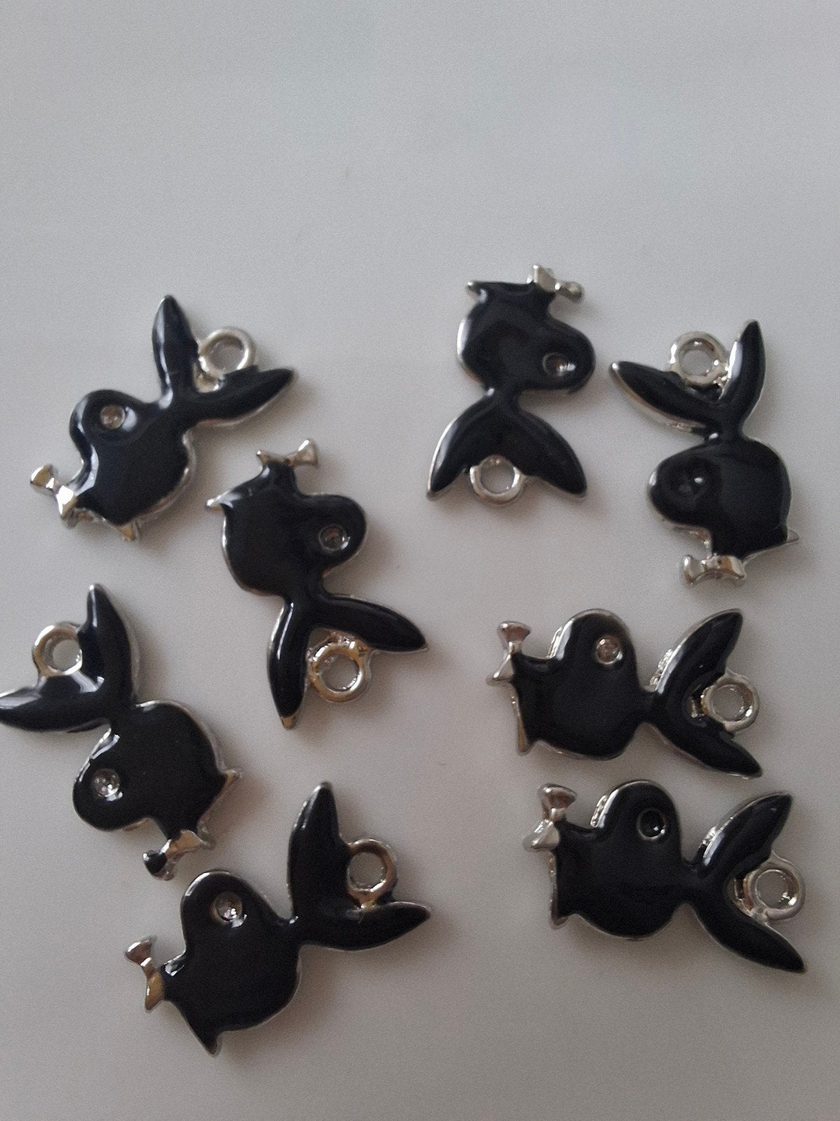 8 stuks bedels hangers playboy metaal zwart zilver konijn, Overige merken, Overige materialen, -, -