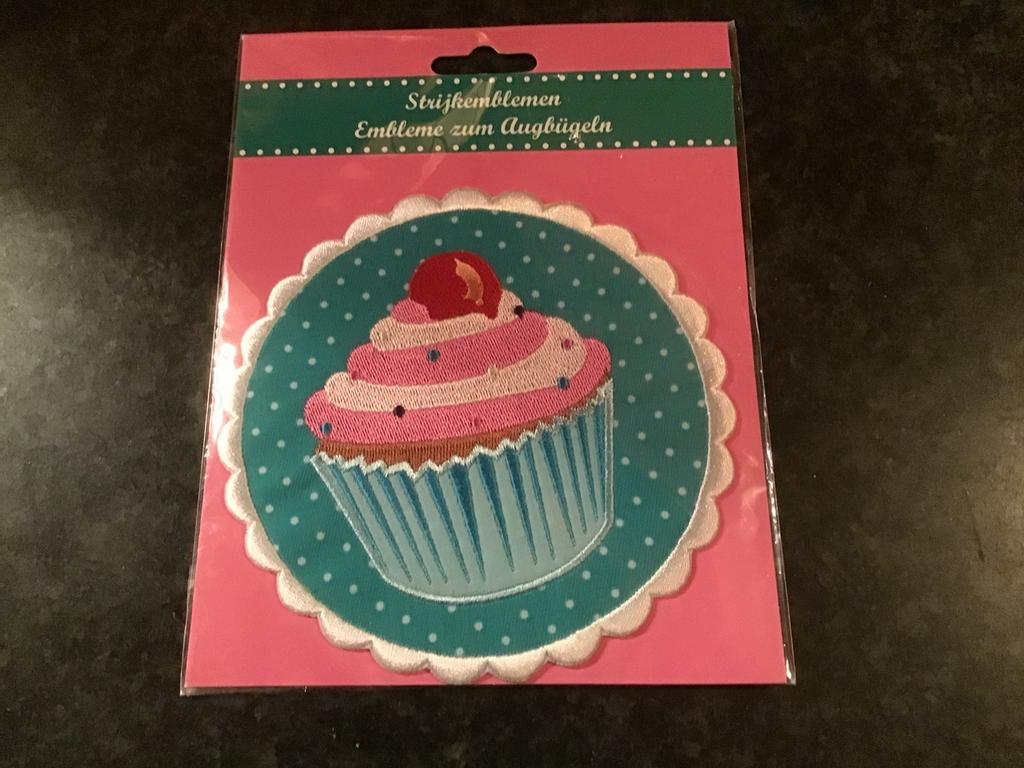 Strijk embleem cupcake 14 cm hoog, Ophalen of Verzenden, Zo goed als nieuw, Cupcakes, Overige typen