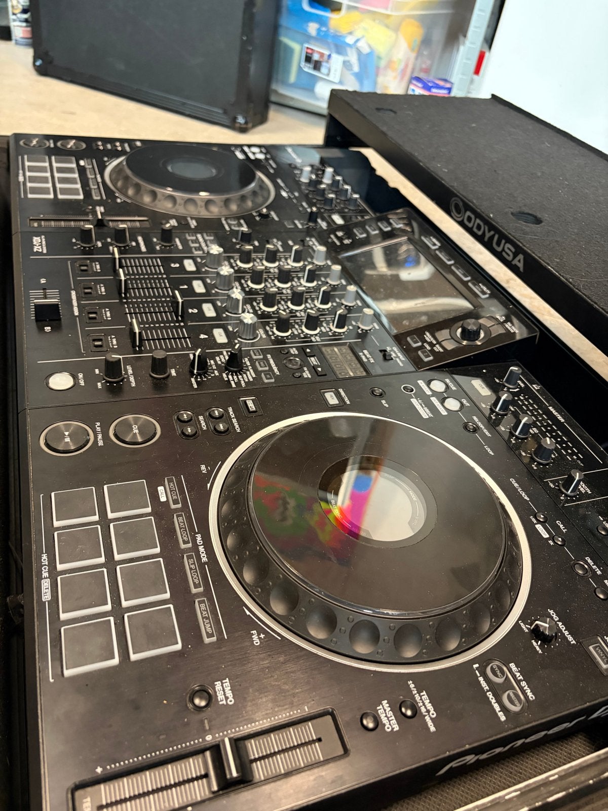 Pioneer XDJ-XZ met Decksaver en Flight Case, Muziek en Instrumenten, Dj-sets en Draaitafels, Ophalen, Zo goed als nieuw, Dj-set