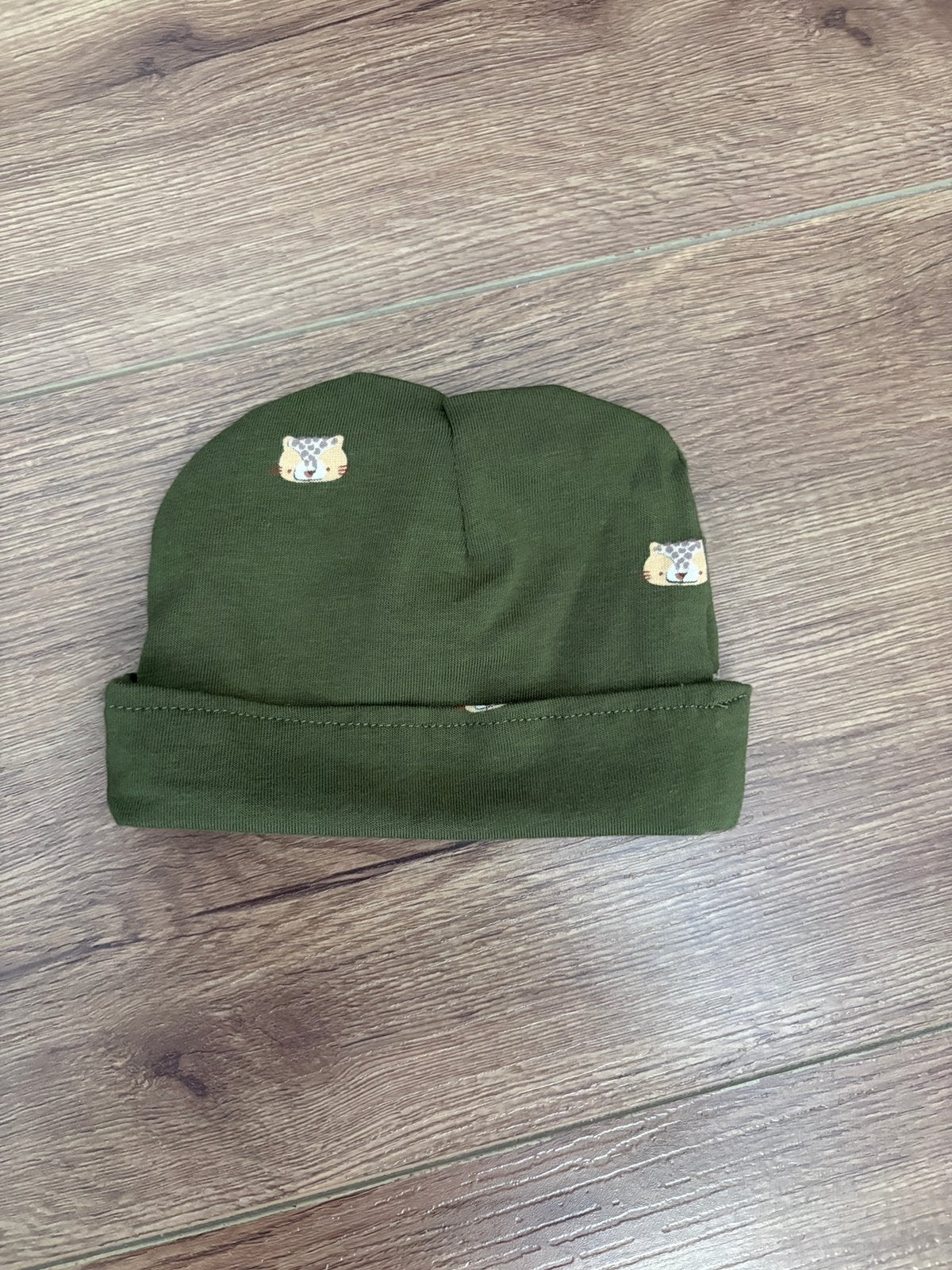 Nieuw mutsje met tijgertjes, Kinderen en Baby's, Babykleding | Mutsen, Sjaals en Wanten, Maat 50, Nieuw, Ophalen of Verzenden