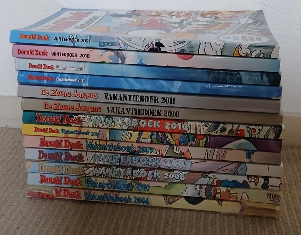 Donald Duck Vakantie- en Winterboeken (diverse jaren), Gelezen, Walt Disney, Ophalen of Verzenden, Meerdere stripboeken