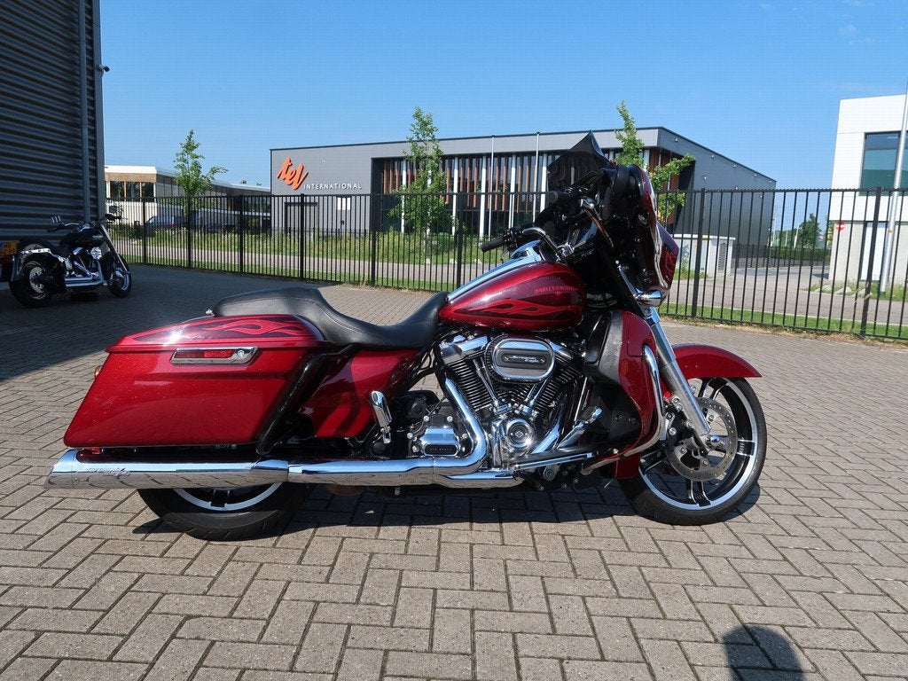 Harley-Davidson FLHXS Street Glide Spec. 107 (bj 2017), Motoren, Motoren | Harley-Davidson, Bedrijf, Toermotor