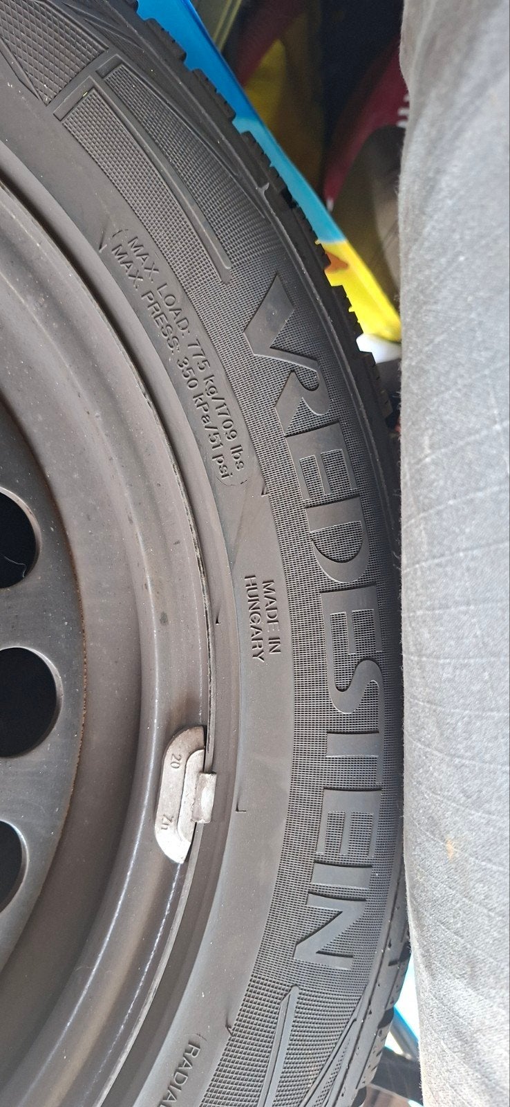 Vredestein Wintrac 235/55 R17 + stalen velgen – Ford Kuga, Auto-onderdelen, Banden en Velgen, Ophalen, Gebruikt, 17 inch, Winterbanden
