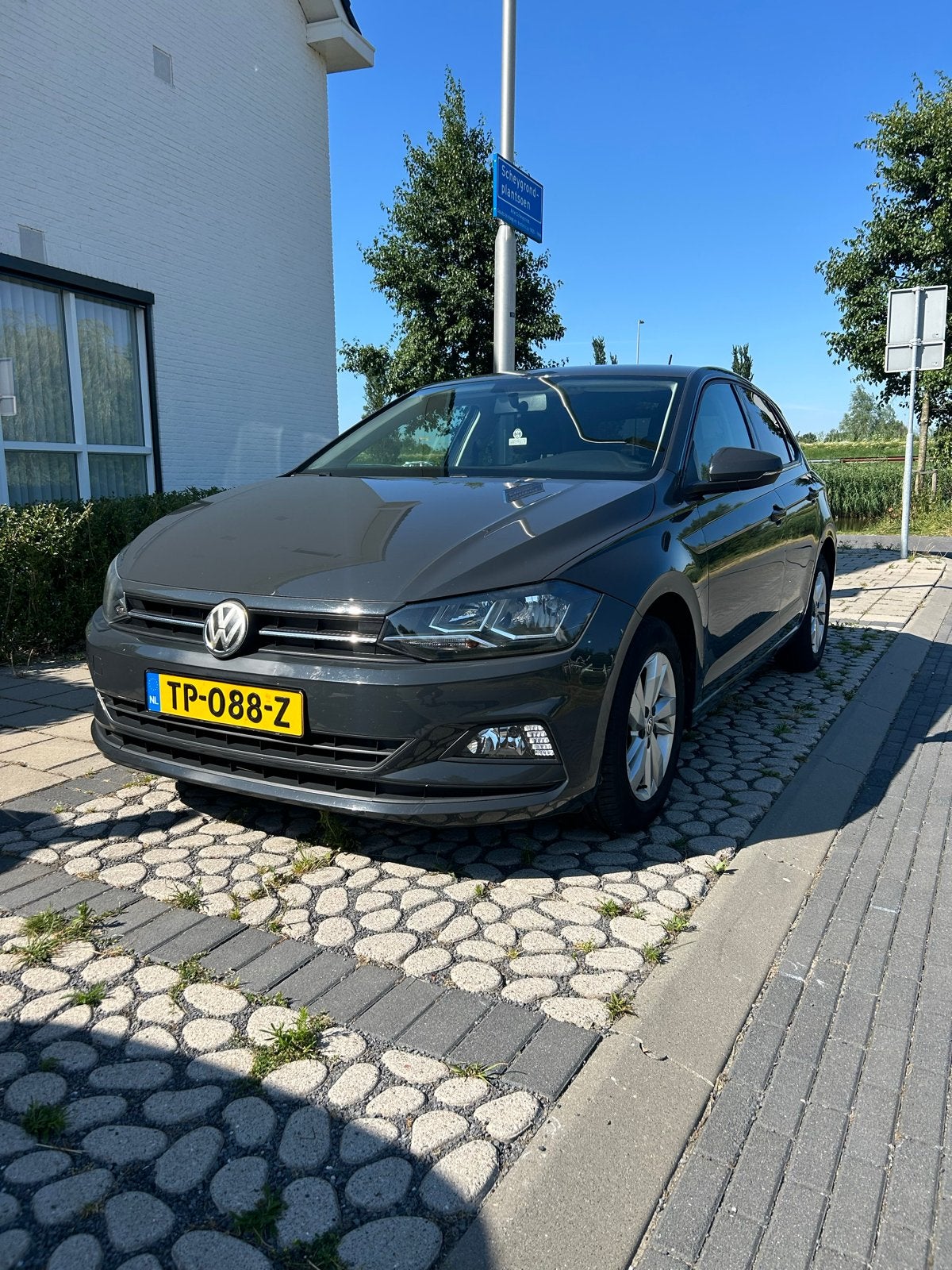 Volkswagen Polo 1.0 TSI 95pk 2018 Grijs, Auto's, Voorwielaandrijving, Stof, 40 €/maand, Zwart