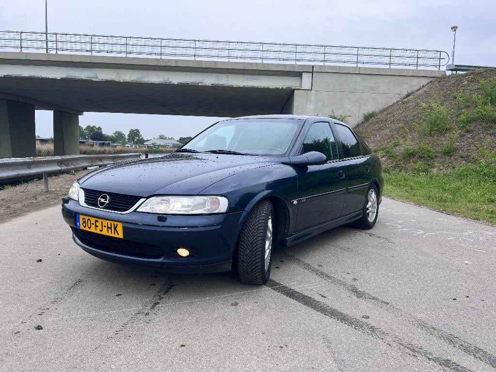 Opel Vectra 1.8 I 16V HB 2000 Blauw, Auto's, Opel, Particulier, Vectra, ABS, Airbags, Airconditioning, Automatische klimaatregeling
