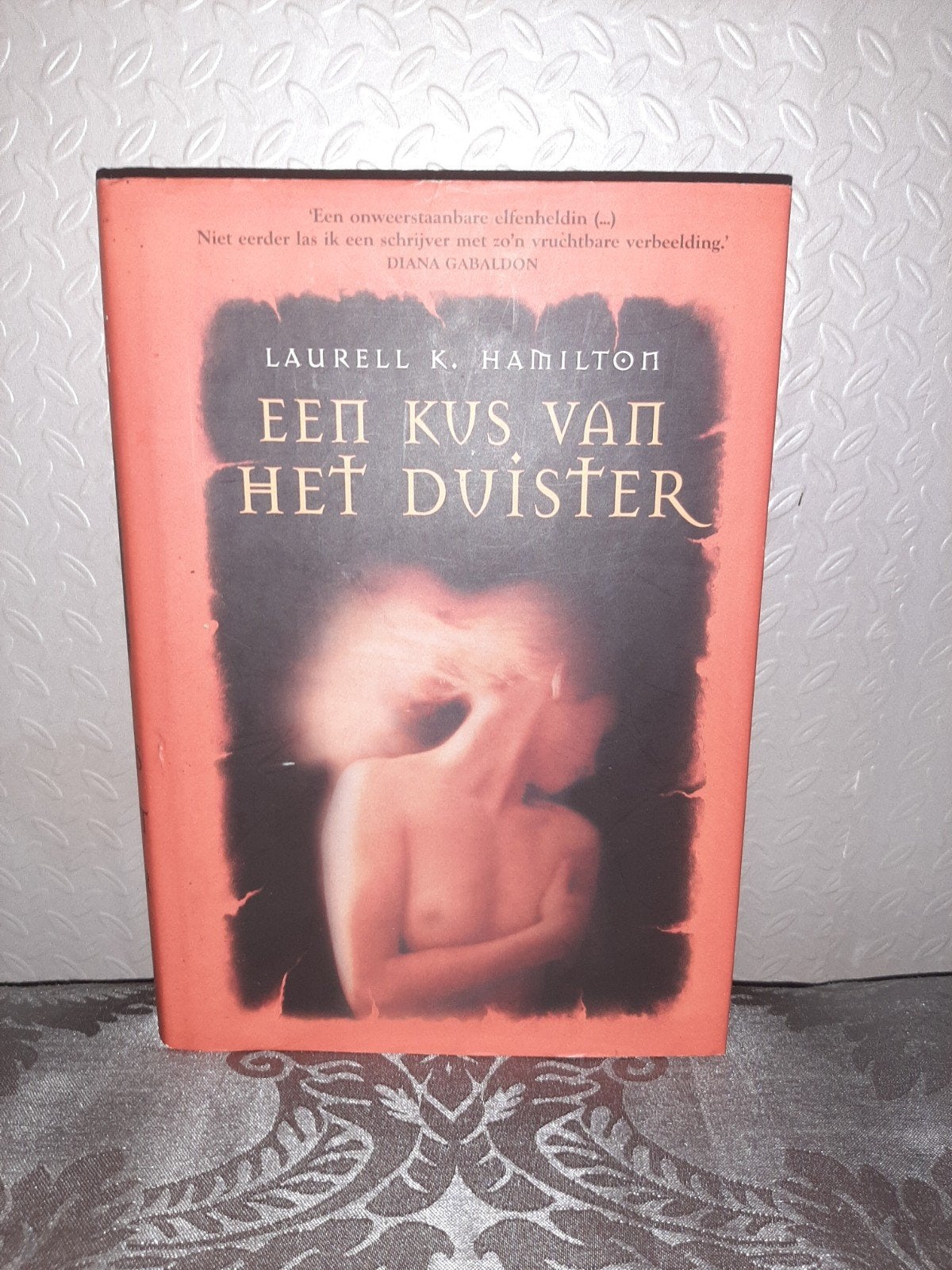 Een Kus Van Het Duister - Laurell K. Hamilton, Boeken, Ophalen of Verzenden, Gelezen, Laurell K. Hamilton, Nederland