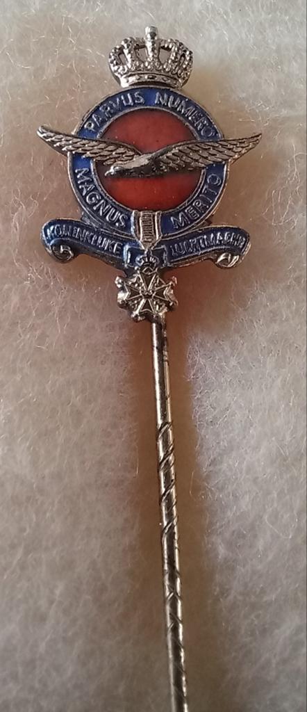 Koninklijke Luchtmacht Medailles en Speld Trouwe Dienst, Verzamelen, Ophalen of Verzenden, Luchtmacht, Nederland, Lintje, Medaille of Wings
