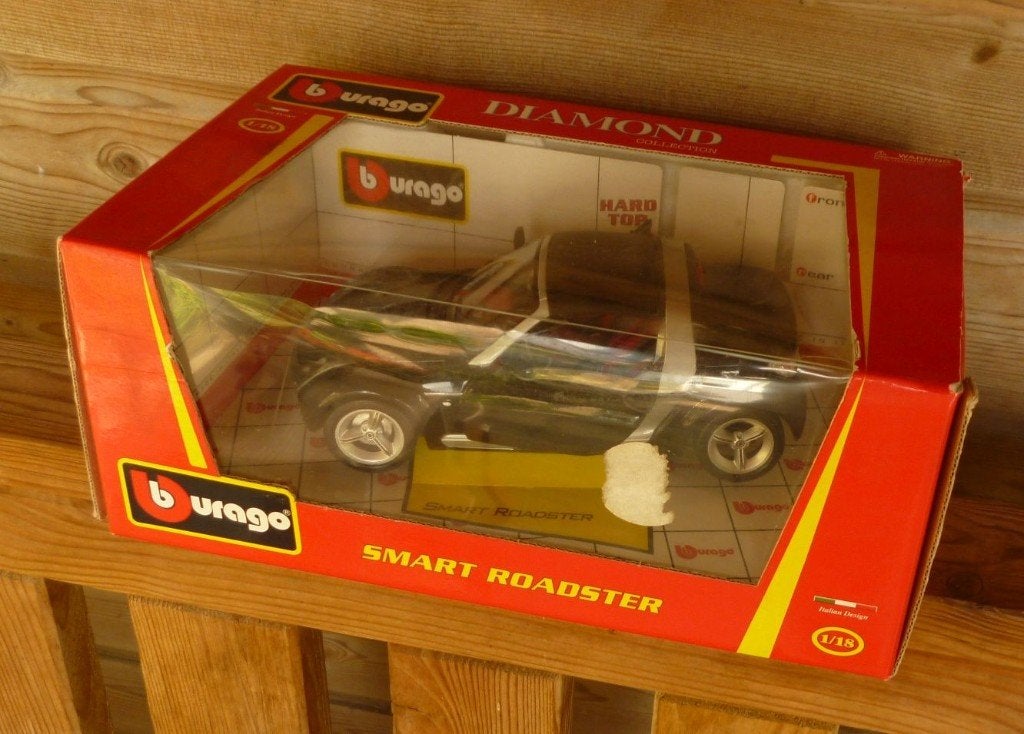 mint boxed Smart Roadster 1/33 (model Bburago), Ophalen of Verzenden, Zo goed als nieuw, Auto, Overige merken