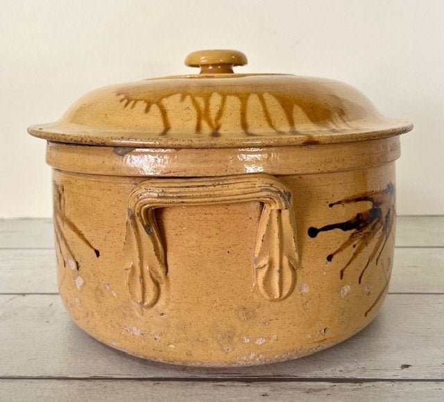 Antieke Provençaalse pot met deksel en grepen, Antiek en Kunst, Antiek | Keramiek en Aardewerk, Ophalen of Verzenden